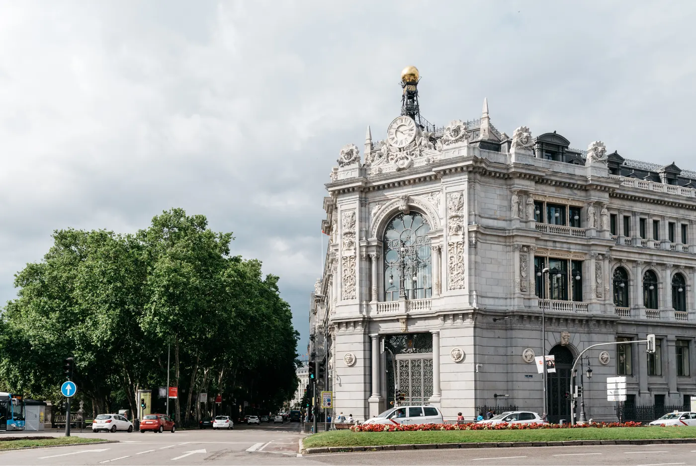 Edificio del Banco de España visto desde la calle